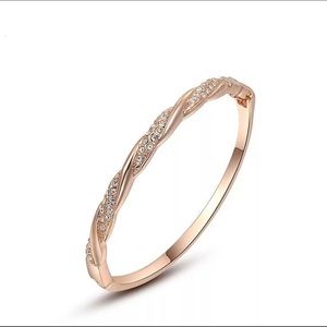 Bangle bracelet rose gold